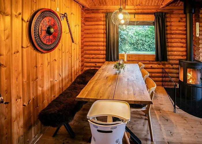 Feriehus Finnish-inspired Log Near